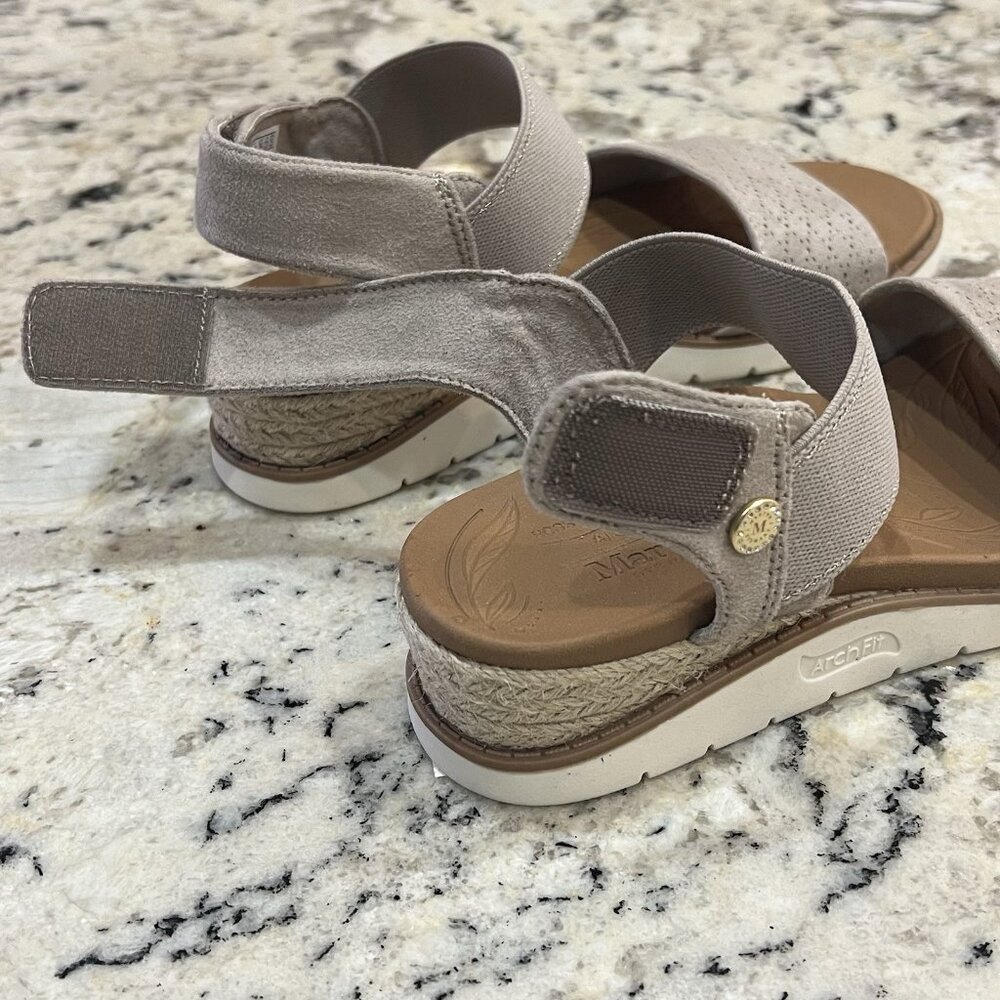 Skechers BOBS x Martha Stewart Arch Fit Beach Kiss Wedge Sandals Size 6 Shoes - Picture 13 of 14